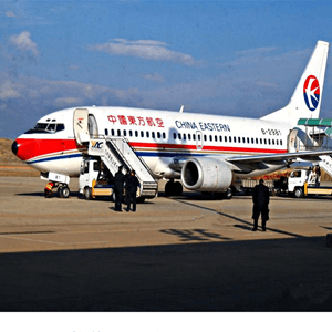 玉龙航空运输航空快运业稳步发展的原因是什么？